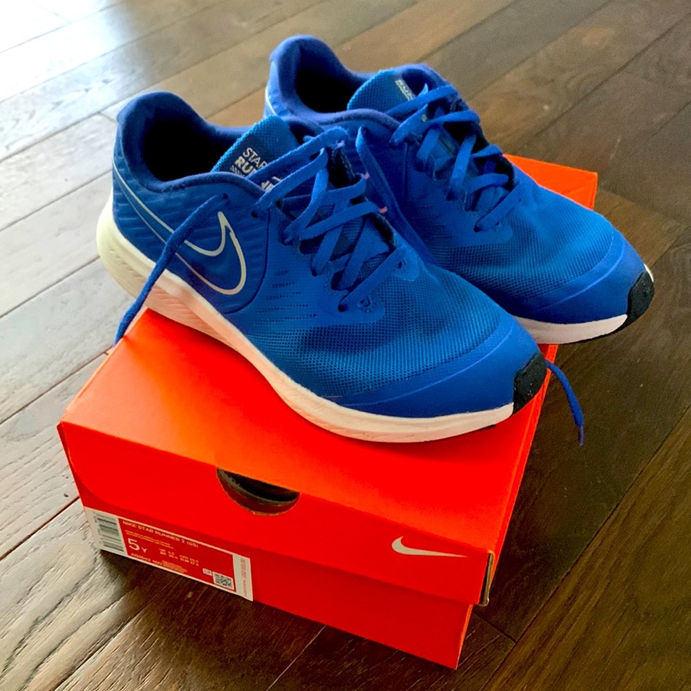Nike Star Runner 2 Sneakers Boys Size 5 Great condition! Royal Blue